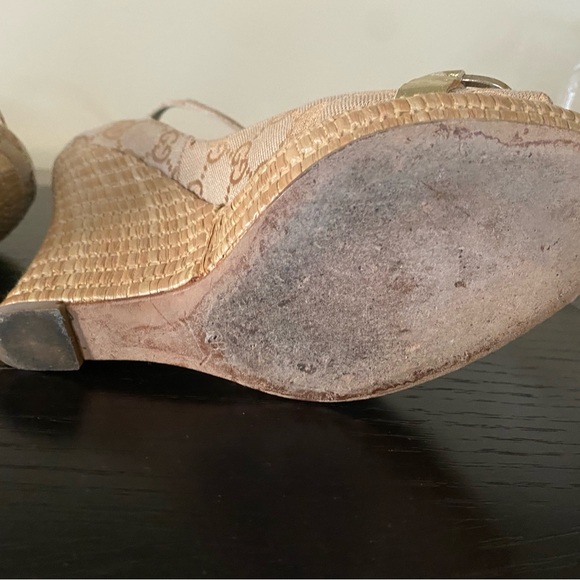 Gucci Beige GG Canvas Horsebit Open Toe Ankle Strap Platform Wedges Pump - Picture 15 of 15